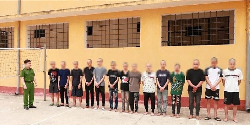 Các đối tượng tại cơ quan công an.