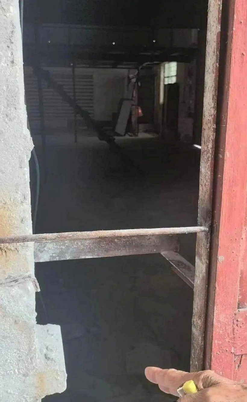 Cửa nhà cụ Biao. Ảnh: 163.