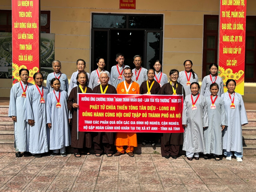 Phật tử miền trung Chùa Thiền Tông Tân Diệu và Hội Chữ thập đỏ Hà Nội chung tay hỗ trợ người nghèo tại Hà Tĩnh và Nghệ An - 1