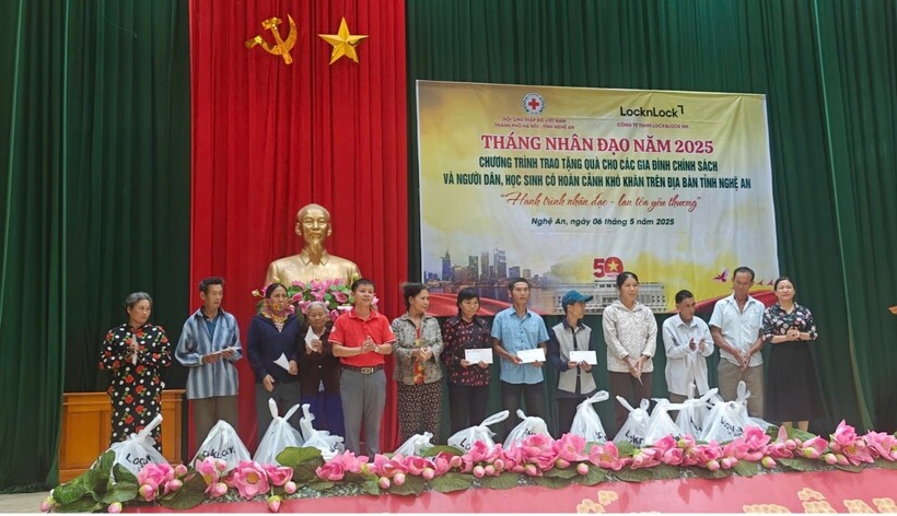 Phật tử miền trung Chùa Thiền Tông Tân Diệu và Hội Chữ thập đỏ Hà Nội chung tay hỗ trợ người nghèo tại Hà Tĩnh và Nghệ An - 2