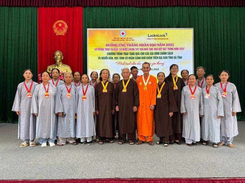 Phật tử miền trung Chùa Thiền Tông Tân Diệu và Hội Chữ thập đỏ Hà Nội chung tay hỗ trợ người nghèo tại Hà Tĩnh và Nghệ An - 3