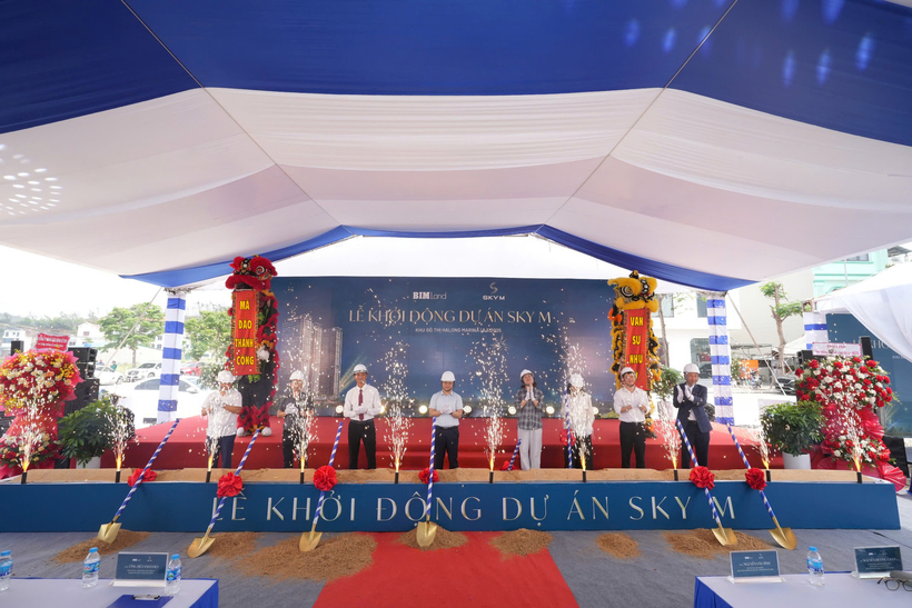 Đại diện BIM Land, nhà thầu và các đơn vị phân phối cùng thực hiện nghi thức khởi động SkyM, chính thức đánh dấu bước khởi đầu dự án bên vịnh di sản.[VLH1]  [VLH1]Ảnh thumb