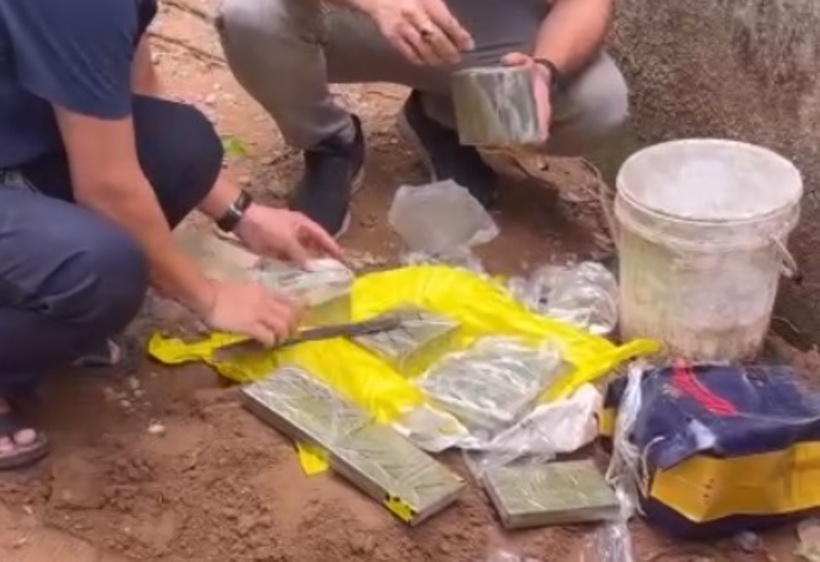 13 bánh Heroin thu giữ nơi cất giấu của các đối tượng