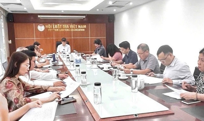 Các đồng chí trong BCH Đảng bộ thảo luận cho ý kiến vào nhiều nội dung quan trọng, đặc biệt công tác chuẩn bị nhân sự đại hội các chi bộ, đảng bộ Trung ương Hội Luật gia Việt Nam nhiệm kỳ 2025-2030.