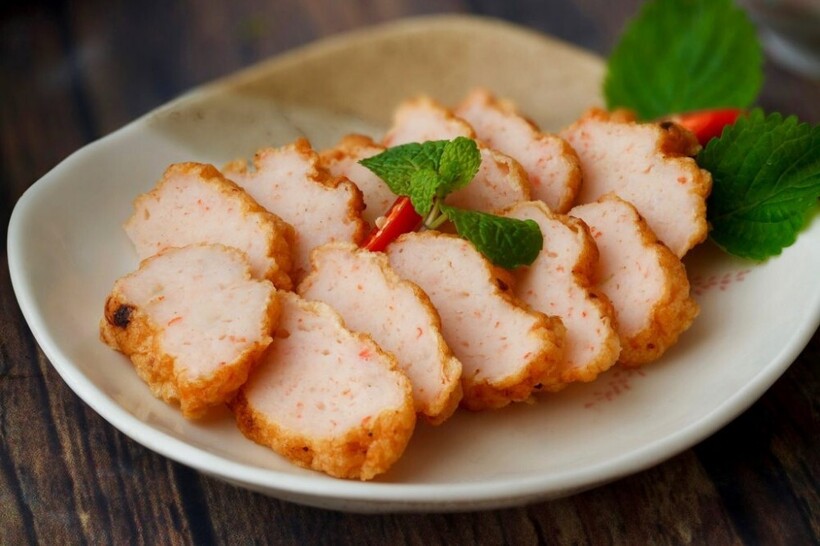 Chả tôm dai ngon, đậm đà.