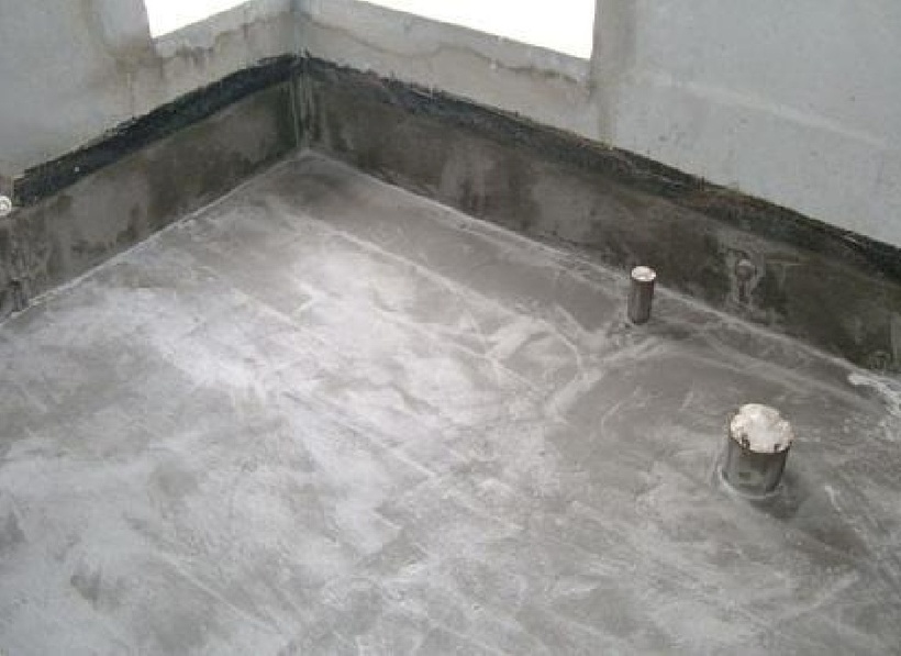 Sau khi ốp sàn, phải lau mạnh và kỹ bằng bộ chét xi măng trắng, tránh mạch hở.