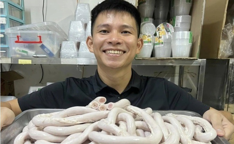 Ngô Quyền Thế khoe bộ lòng se điếu trên mạng xã hội. (Ảnh: Tri thức & Cuộc sống)