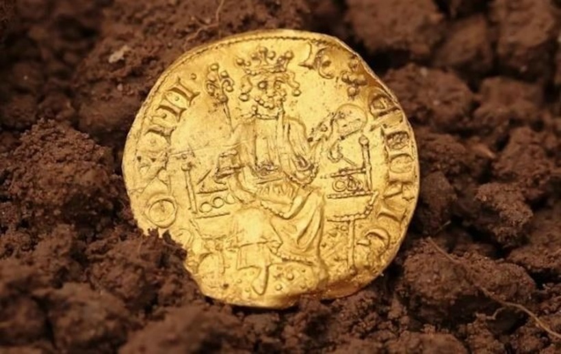Đồng xu vàng Henry III được tìm thấy.