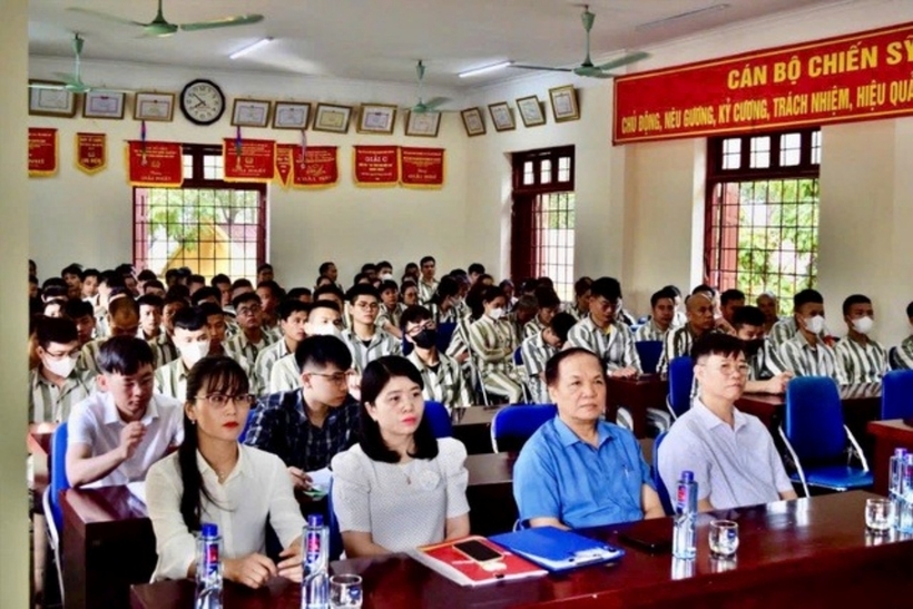 Hội Luật gia tỉnh Ninh Bình phối hợp với Trại giam Ninh Khánh tổ chức tuyên truyền, giáo dục pháp luật cho 163 phạm nhân dịp đặc xá 30/4/2025.