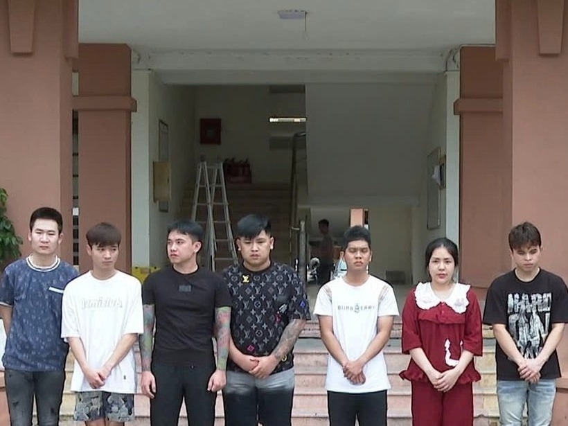 Một số đối tượng trong đường dây lừa đảo vay vốn qua mạng xã hội. Ảnh: Tuổi trẻ