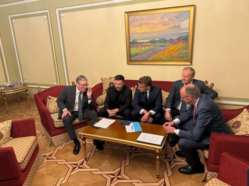 (Từ trái sang): Thủ tướng Anh Keir Starmer, Tổng thống Pháp Emmanuel Macron, Thủ tướng Ba Lan Donald Tusk và Thủ tướng Đức Friedrich Merz gặp nhau tại thủ đô Kiev (Ukraine) ngày 10/5. Ảnh: Bộ Ngoại giao Ukraine.