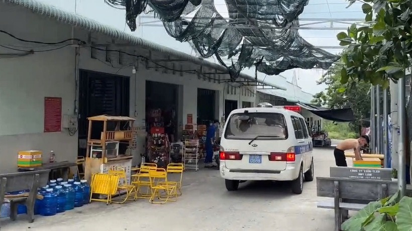 Xe cứu thương đưa nạn nhân đi cấp cứu. (Ảnh: VOV)