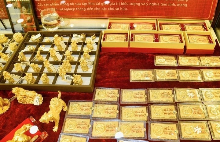 Vàng Thần Tài từ lâu đã trở thành một vật phẩm quen thuộc và được ưa chuộng trong văn hóa Việt Nam