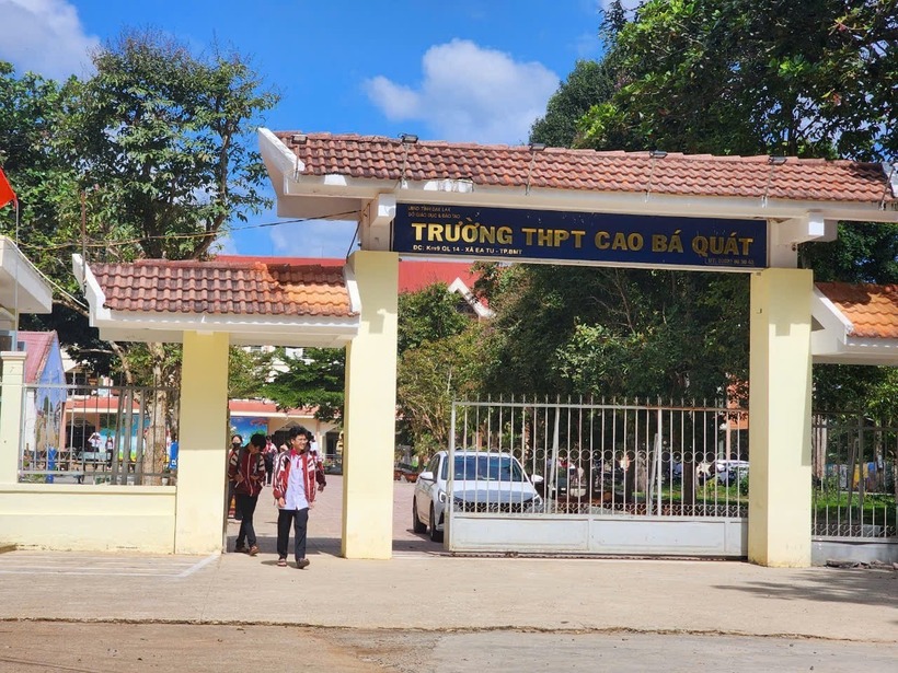 Trường THPT Cao Bá Quát nơi xảy ra vụ việc. Ảnh: Người Lao Động.