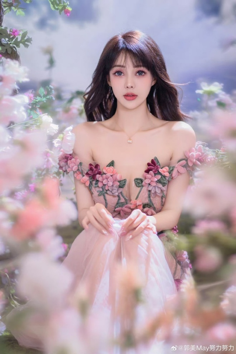 Người đẹp 9x nỗ lực làm lại cuộc đời sau những ồn ào trong quá khứ.
