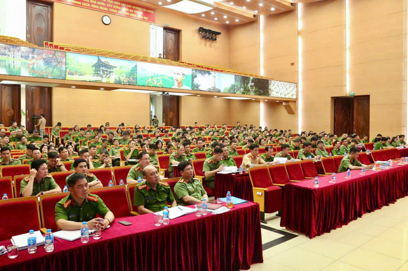 Toàn cảnh hội nghị.