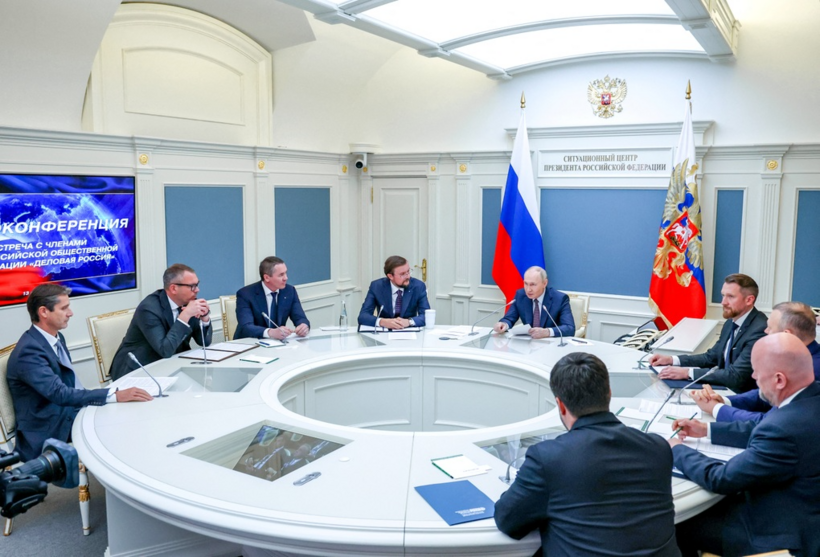 Tổng thống Vladimir Putin tham dự cuộc họp với các thành viên của Hiệp hội Delovaya Rossiya (Doanh nghiệp Nga) ngày 13/5 (Ảnh: Reuters).
