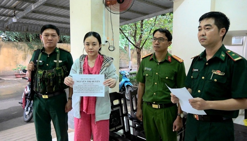 Nguyễn Thị Huyền bị bắt khi nhập cảnh từ Campuchia về Việt Nam. Ảnh: VOV
