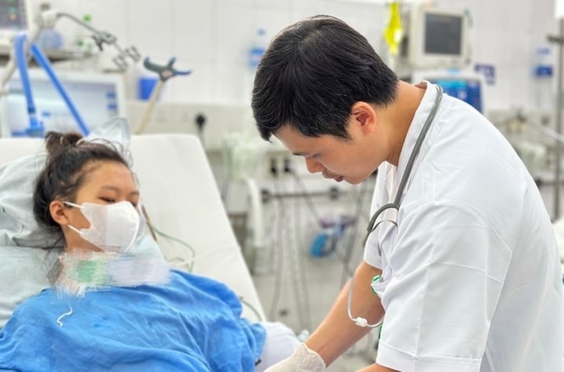 Sau gần một tuần giành giật sự sống, bệnh nhân dần hồi phục, huyết động ổn định, chức năng phổi cải thiện, các chỉ số sinh hóa dần trở về mức an toàn. Ảnh: VTC News