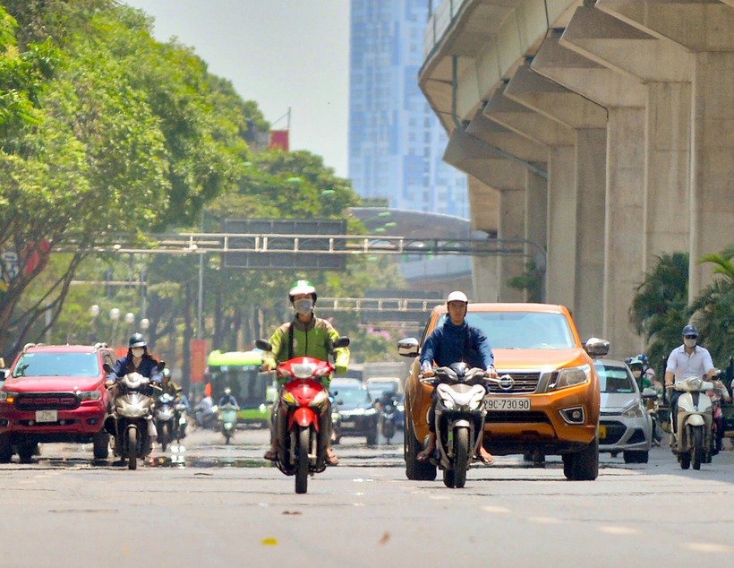Thời tiết miền Bắc và Bắc Trung Bộ duy trì trạng thái có mưa rào và giông ở nhiều nơi; riêng Hà Nội có nắng, nhiệt độ cao. Ảnh minh hoạ.