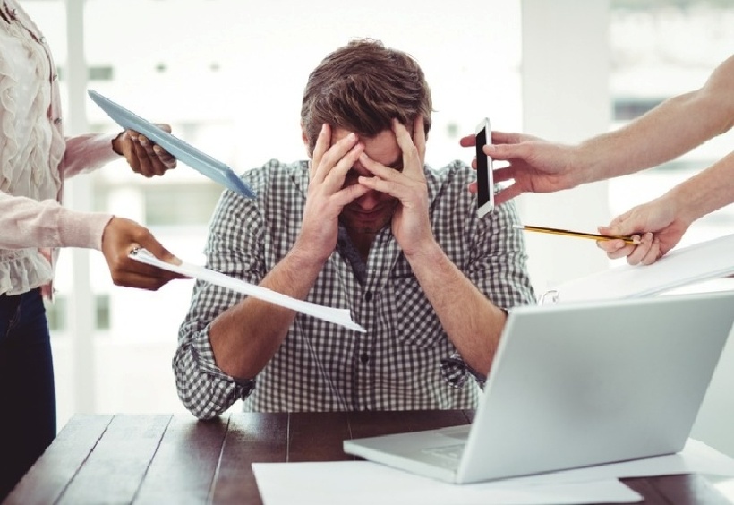 Căng thẳng kéo dài làm tăng huyết áp, rối loạn nội tiết, ảnh hưởng tiêu cực đến chức năng thận.