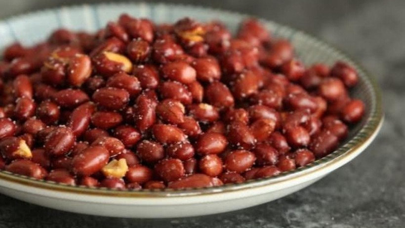 Nếu muốn biến tấu hương vị, bạn có thể chuẩn bị thêm tỏi, ớt bột, hoặc một chút đường.