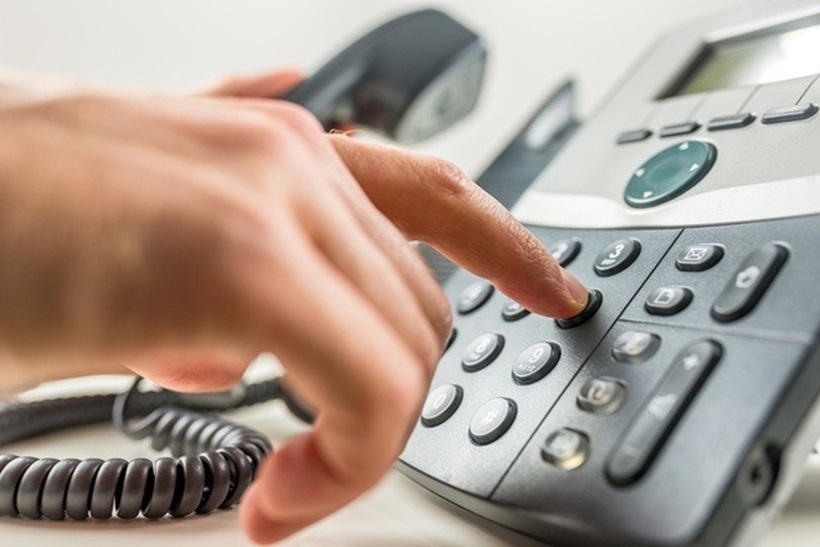 Theo quy định của pháp luật hiện hành, các doanh nghiệp và cá nhân có được phép thực hiện cuộc gọi điện thoại quảng cáo sau 8 giờ không? Ảnh minh họa