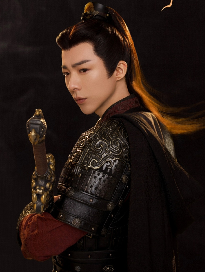 Lưu Vũ Ninh vào vai tướng quân Ngụy Thiệu trong phim Khom Lưng, đóng cùng Tống Tổ Nhi. Ảnh: Weibo