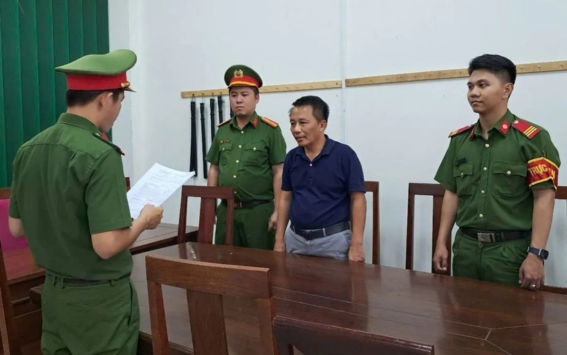 Nguyễn Sĩ Khoa bị khởi tố, bắt tạm giam để điều tra về hành vi lừa đảo chiếm đoạt tài sản. Ảnh: Thời báo VTV