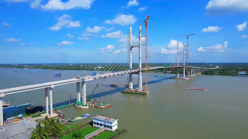 Dự án cầu Rạch Miễu 2 có điểm đầu giao cắt giữa Quốc lộ 1 với Đường tỉnh 870 thuộc huyện Châu Thành, tỉnh Tiền Giang, điểm cuối kết nối với Quốc lộ 60 tại đường dẫn cầu Hàm Luông thuộc tỉnh Bến Tre. Dự án này có quy mô 4 làn xe, tốc độ thiết kế 80km/h, với tổng mức đầu tư hơn 6.810 tỷ đồng