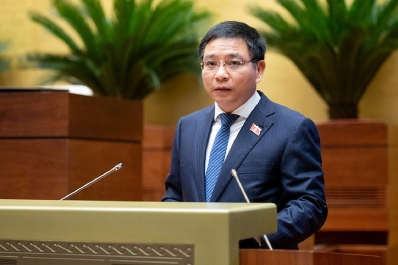 Bộ trưởng Bộ Tài chính Nguyễn Văn Thắng trình bày tờ trình (Ảnh: Media Quốc hội).