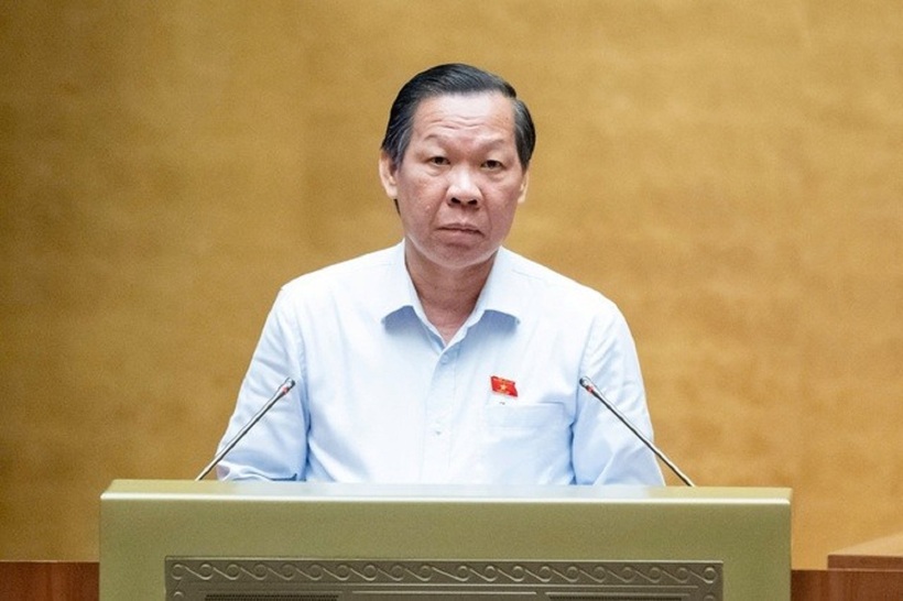 Chủ nhiệm Uỷ ban Kinh tế - Tài chính Phan Văn Mãi trình bày báo cáo thẩm tra (Ảnh: Media Quốc hội).