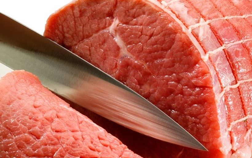 Thái ngang sẽ giúp thịt mềm hơn khi thưởng thức.