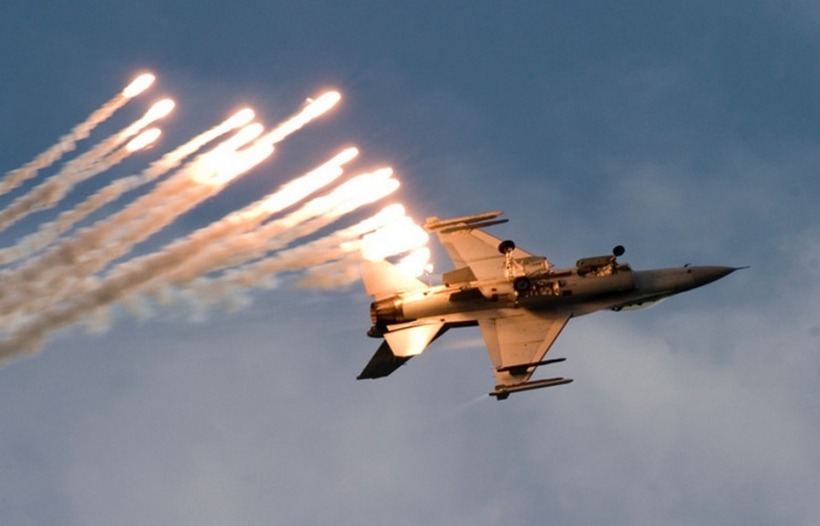 Tiêm kích F-16. Ảnh: Fineart