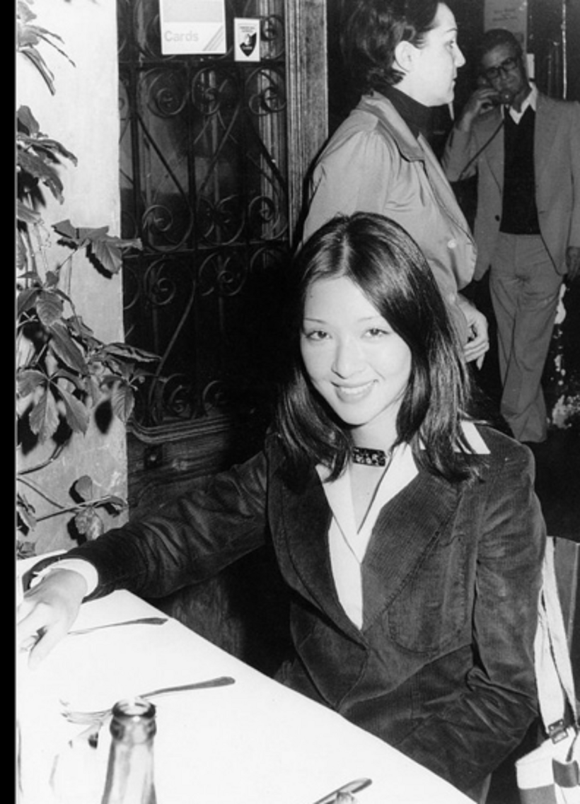 Hồ Nhân Mộng gia nhập làng điện ảnh Hong Kong năm 1975. Nhân Mộng lưu dấu ấn trong hơn 40 phim điện ảnh, truyền hình.
