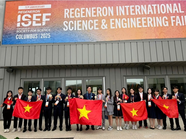 Đội tuyển Việt Nam đạt được thành tích cao tại Regeneron ISEF 2025. (Ảnh: Bộ GD&ĐT)
