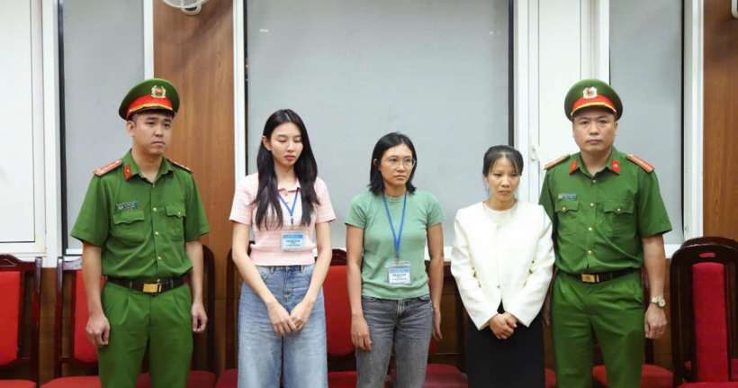 Từ trái qua phải: Nguyễn Thúc Thuỳ Tiên, Phạm Thị Diễm Trinh và Trần Thị Lệ Thu. (Ảnh: Bộ Công an)
