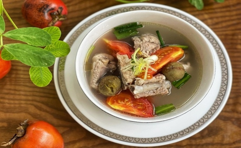 Canh sấu nấu sườn thơm ngon, bổ mát.