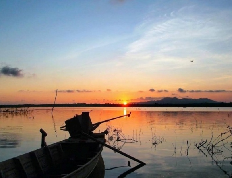 Hồ Đá Bàng là nơi lý tưởng cho những người yêu thích khám phá, muốn đắm chìm vào vẻ đẹp hoang sơ và thơ mộng của thiên nhiên.
