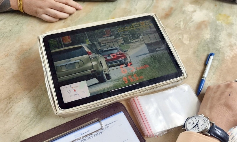 Quá trình xử lý, người điều khiển phương tiện được xem lại rõ ràng hình ảnh vi phạm thể hiện vị trí, thời gian và tốc độ.