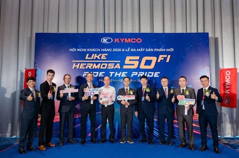Ban lãnh đạo KYMCO trong buổi ra mắt 2 mẫu xe tay ga 50cc Mới: LIKE Fi & HERMOSA Fi