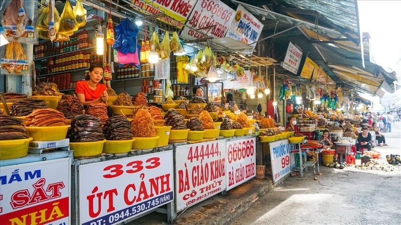 Chợ Châu Đốc được xem là ngôi chợ sầm uất nhất của tỉnh An Giang. Ảnh: Lao động
