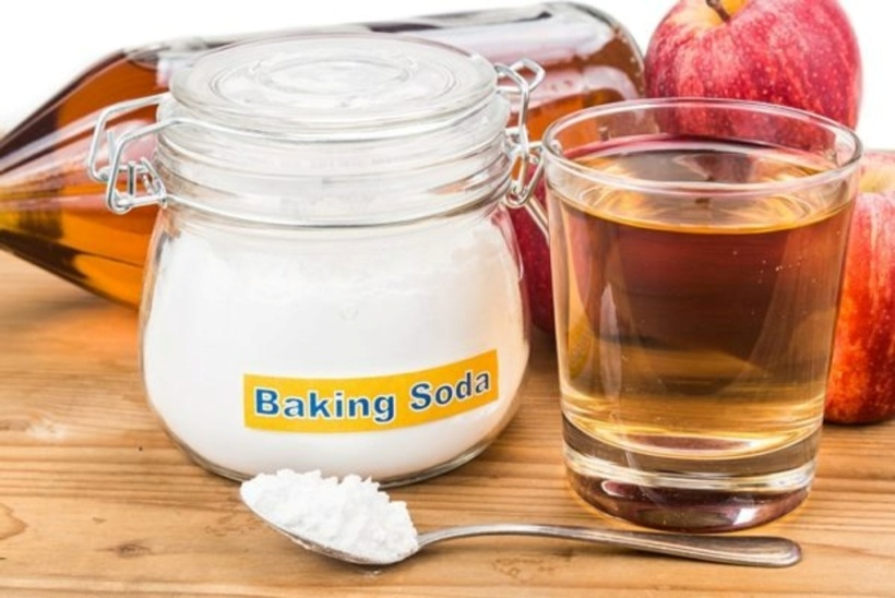 Kết hợp baking soda với giấm sẽ giúp việc vệ sinh hiệu quả hơn. Ảnh minh họa