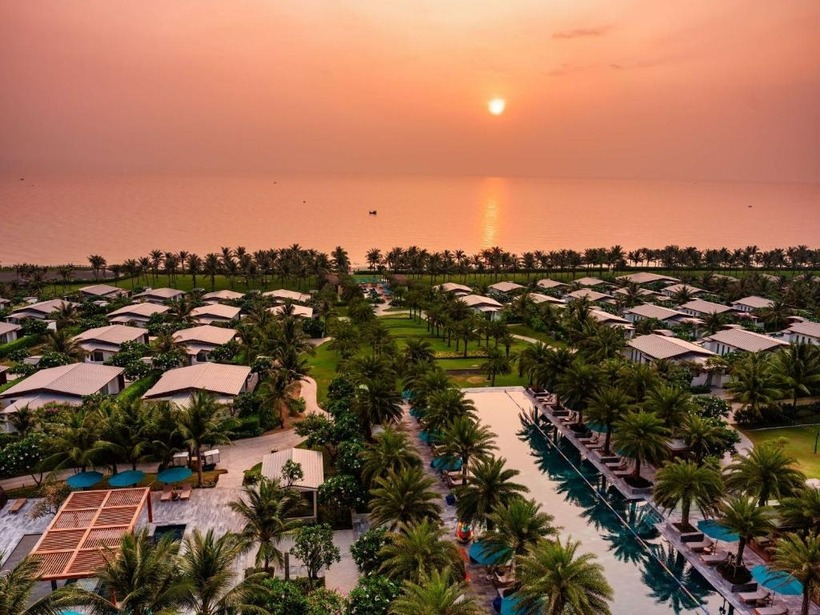Radisson Blu Resort Cam Ranh như một ốc đảo bình yên, chào đón du khách đến với thiên đường nghỉ dưỡng đẳng cấp.