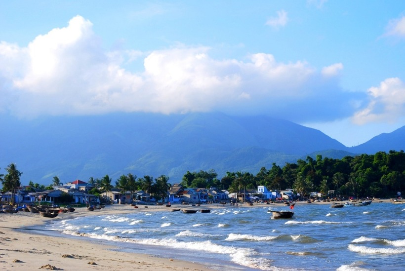 Ngắm nhìn vẻ đẹp trên sông Cu Đê (đoạn trên cầu Nam Ô).