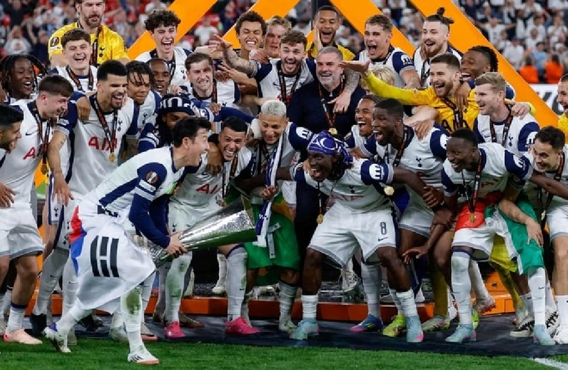 Tottenham lên ngôi vô địch sau 17 năm chờ đợi.