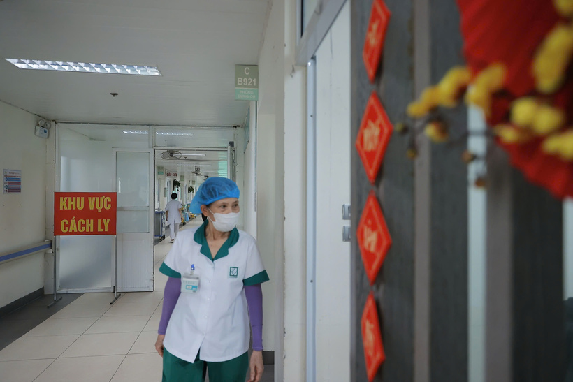 Hà Nội yêu cầu giám sát chặt chẽ tình hình dịch COVID-19