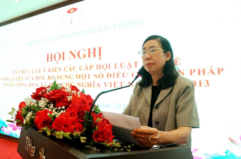 Bà Nguyễn Thị Mai - Chủ tịch Hội Luật gia Tp.Hải Phòng, phát biểu tại hội nghị (Ảnh: NL).