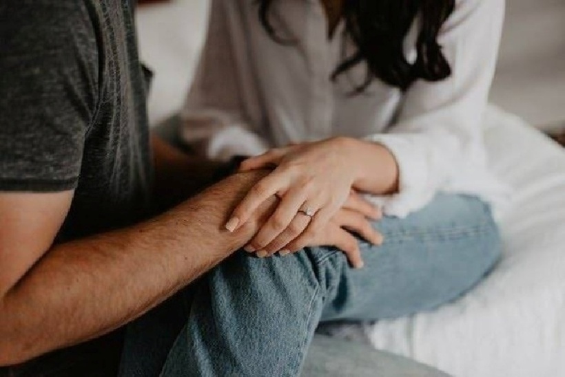 Vỡ mộng khi phát hiện chồng "ăn vụng" với cụ bà U80 sau 1 năm đám cưới. Ảnh minh họa.