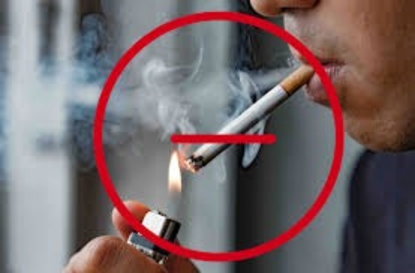 Hút thuốc lá làm hỏng mạch máu, dễ hình thành mảng bám cholesterol và tắc nghẽn hơn. Từ đó, có thể làm giảm lưu lượng máu đến não. Ảnh minh họa.